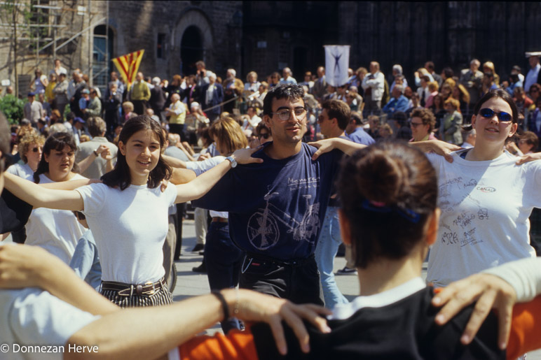 SPAIN BARCELONA SARDANES